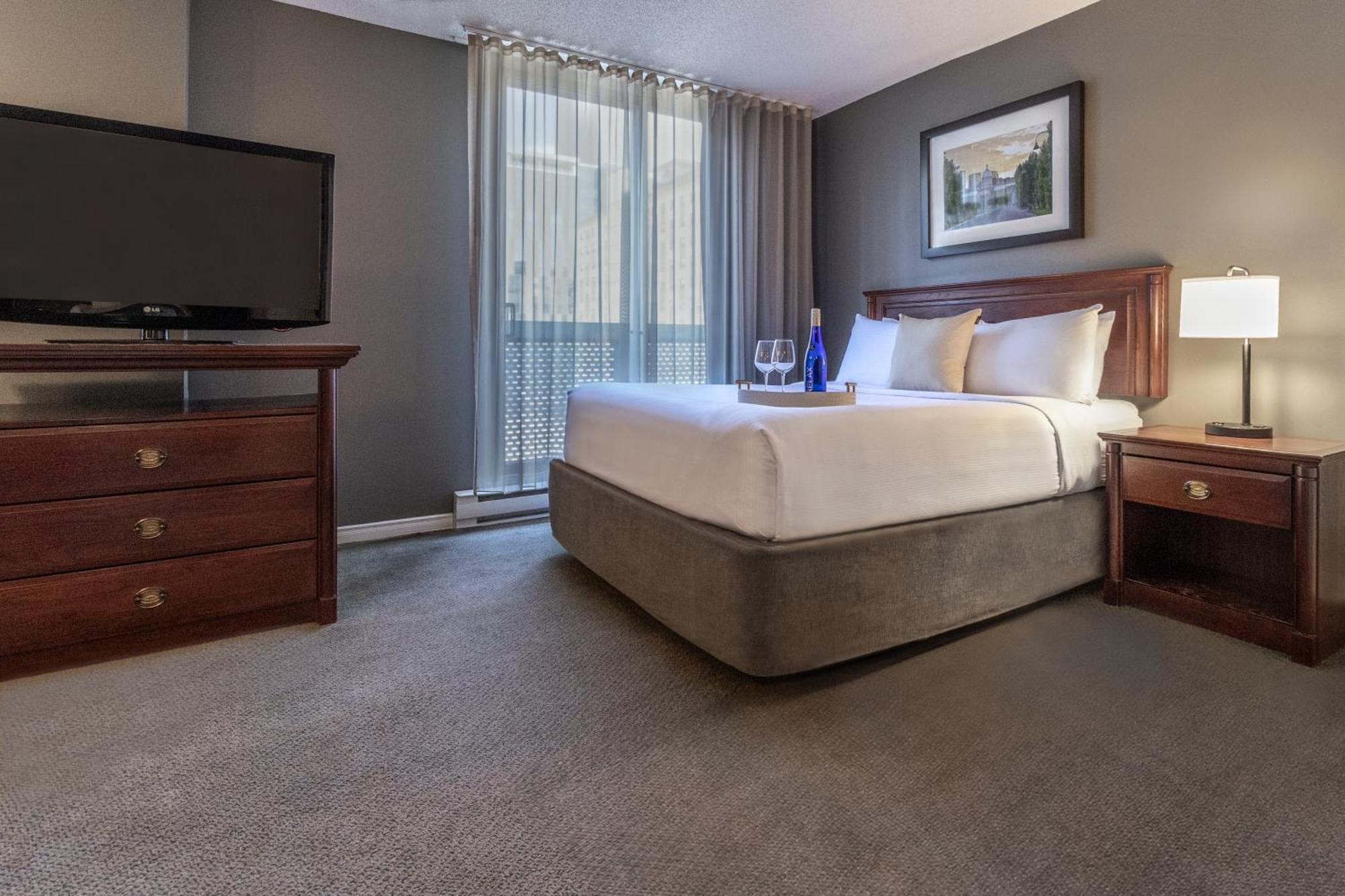 Hotel Faubourg Centre-ville Downtown Montréal